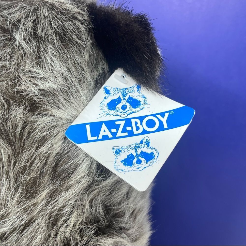 LA-Z-BOY 12” Raccoon Promotional Plush NWT - Picture 5 of 10